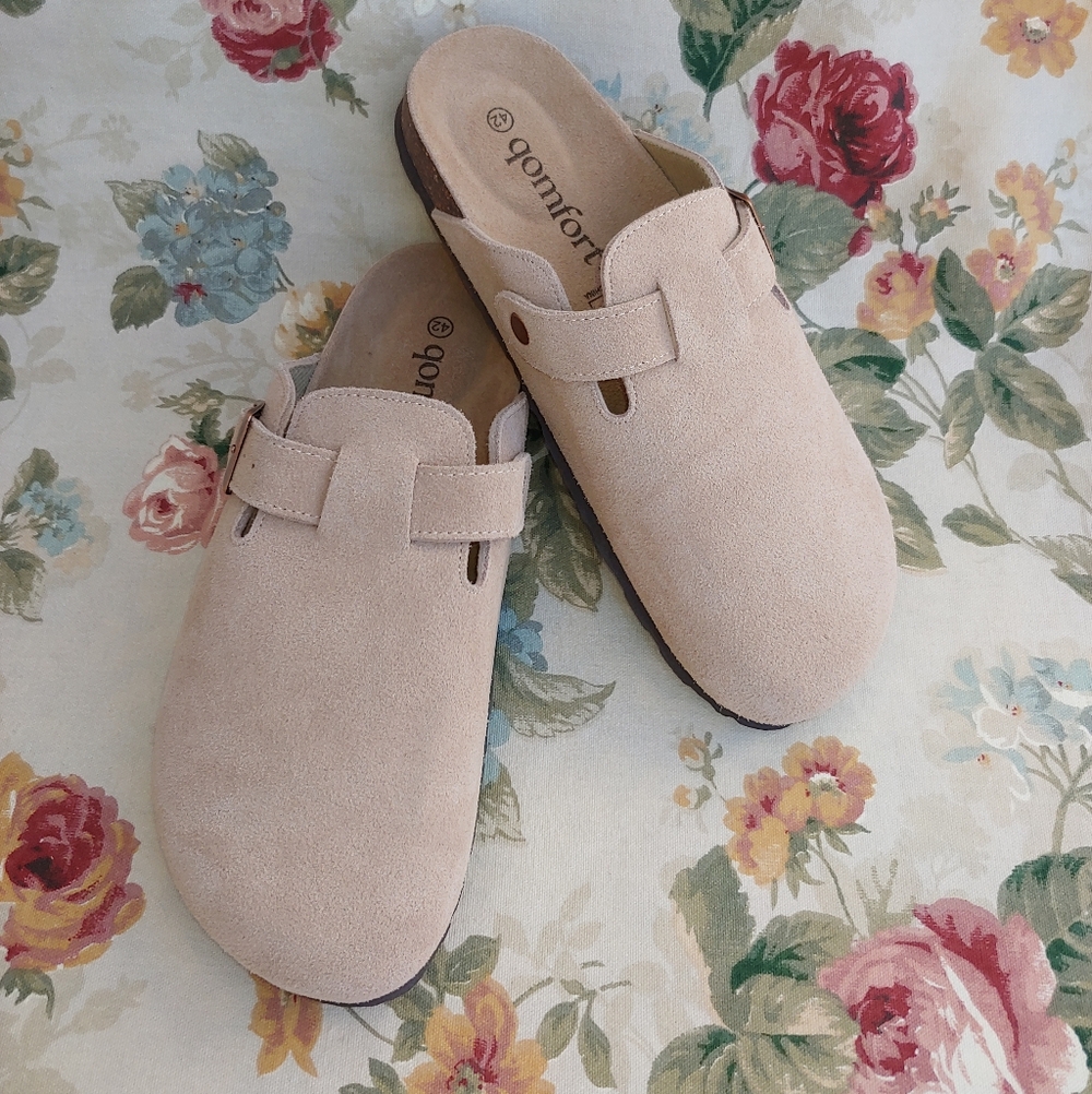 Qomfort Suede Tan Leather Clogs Slip-On Shoes Women's size US 10 Euro 42 NWOT